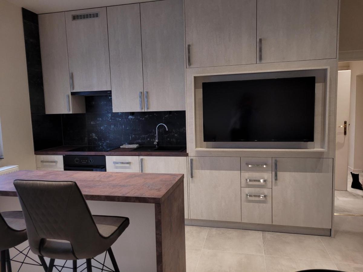 Lara II Apartman Debrecen Eksteriør billede