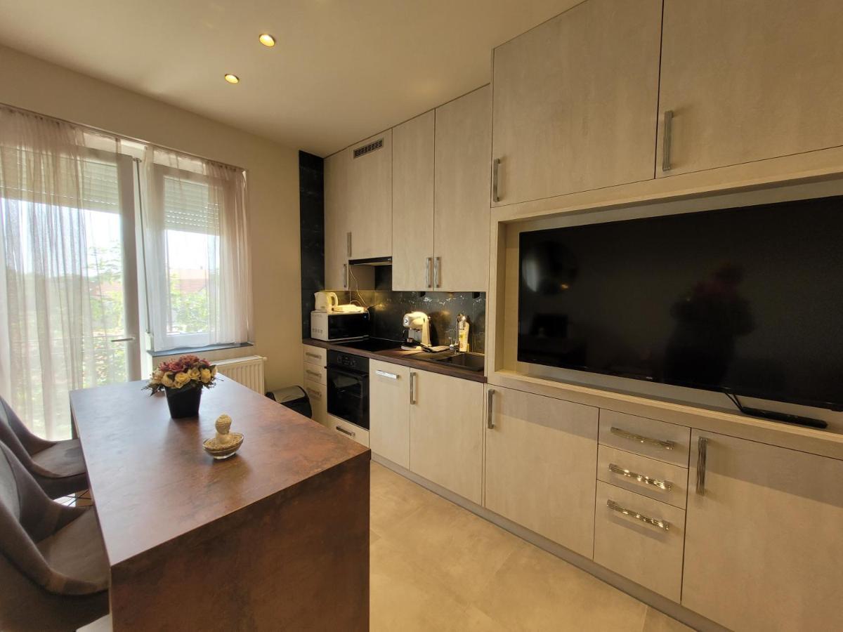 Lara II Apartman Debrecen Eksteriør billede