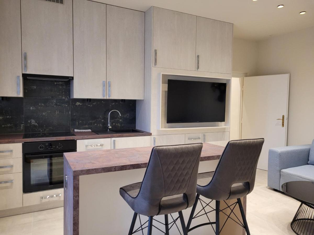 Lara II Apartman Debrecen Eksteriør billede